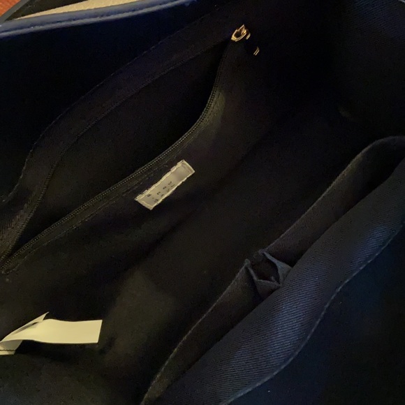 Floral “Dr.’s Bag” with black handles, long adjustable strap w/pockets in & out! - Picture 7 of 11